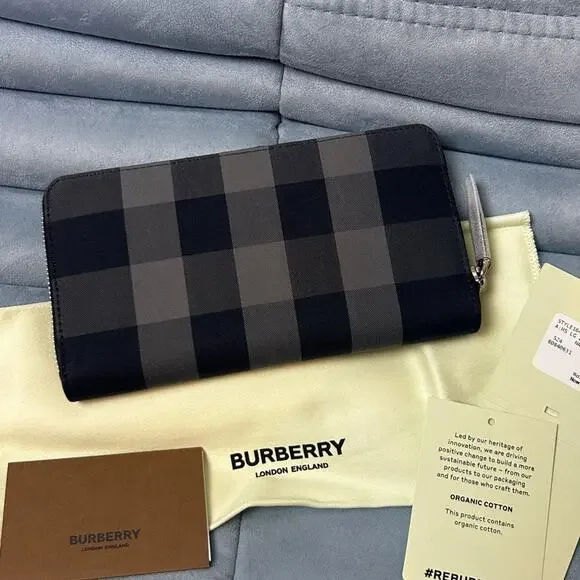 Burberry brand new waterproof wallet with check print - Picture 3 of 5